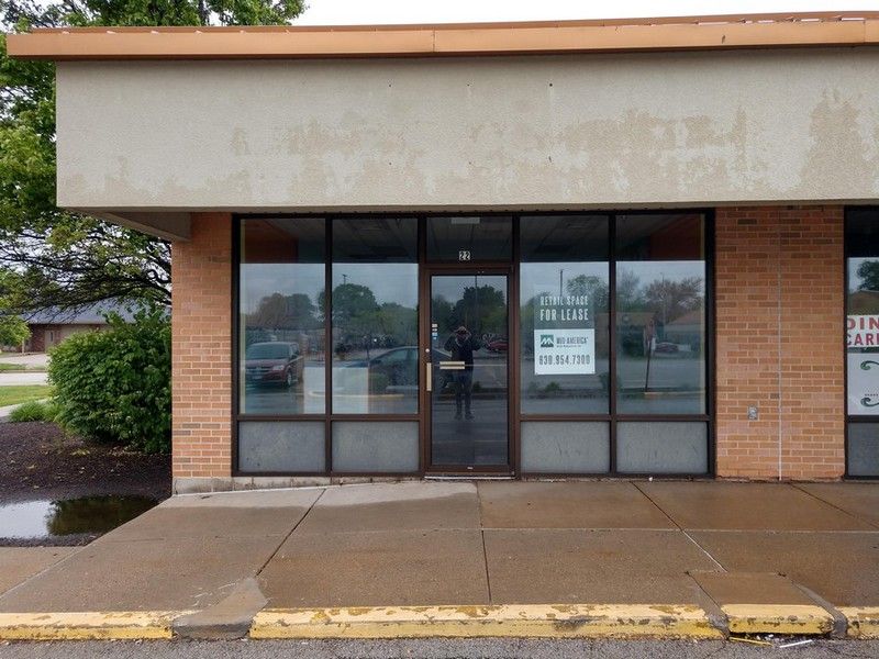 STERLING BAZAAR: 3311 N Sterling Ave, Peoria, IL 61604